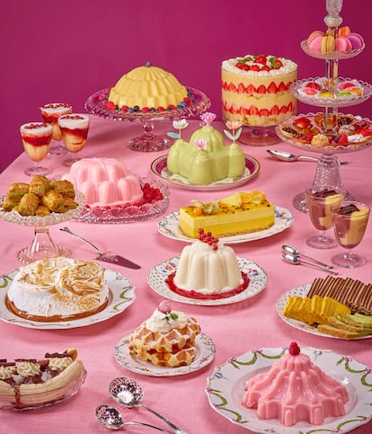 imagen de 'Gran Postre', con porcelana del siglo XVIII decorada en La Haya y cristalería del siglo XIX.