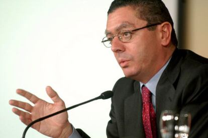 Alberto Ruiz-Gallardón anuncia la retirada de la lista de Manuel Cobo.