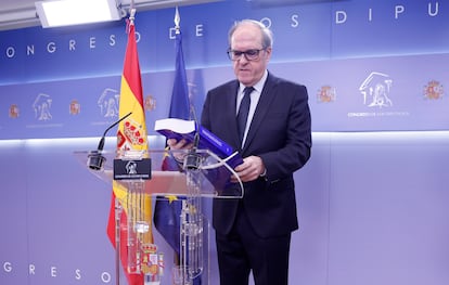 Rueda de prensa del Defensor del Pueblo, Ángel Gabilondo, el viernes en el Congreso.