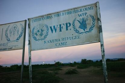Entrada al campamento de refugiados de Kakuma, al noroeste de Kenia. En los últimos años, el Programa Mundial de Alimentos, responsable de la distribución de alimentos a los refugiados, ha tenido que reducir a la mitad las raciones de comida.