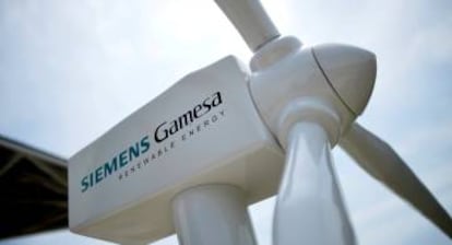 Turbina con el logo de Siemens Gamesa en Zamudio (Vizcaya).