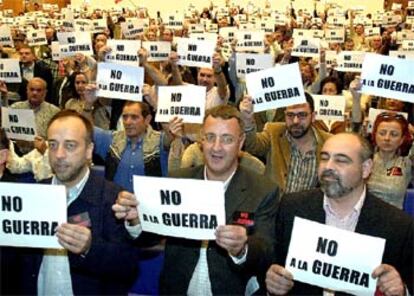 El portavoz paralamentario del PSOE, Jesús Caldera, esta mañana en un acto de protesta en Bilbao