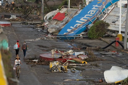 Una tienda destruida por el paso de 'Otis', en la colonia Luis Donaldo Colosio, en Acapulco, el pasado 28 de octubre.