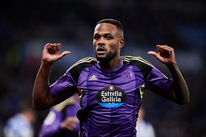 Larin celebra el único tanto del Valladolid ante la Real Sociedad.