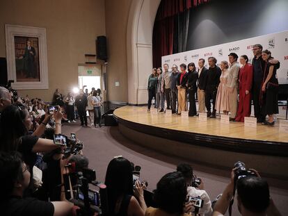 El elenco de 'Bardo' en la inauguración del Festival Internacional de Cine de Morelia, este sábado.