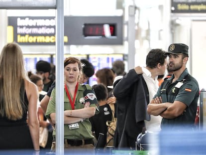 Colas en los filtros de seguridad durante la huelga de 2017.