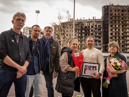 Un grupo de afectados por incendios en Europa, similares al de Campanar, han llegado este lunes a Valencia para acompañar a las víctimas.