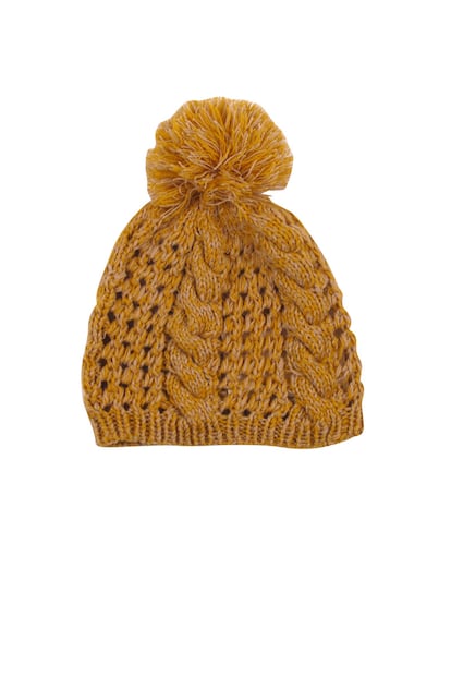 Gorro de lana mostaza, de Stussy. Precio: 36,80 €