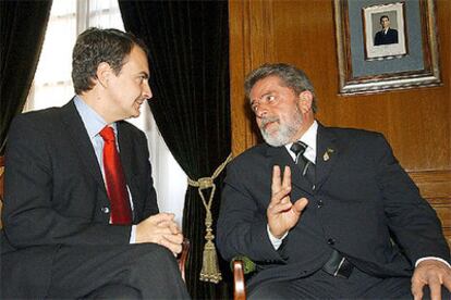 José Luis Rodríguez Zapatero y Luiz Inácio Lula da Silva, en Oviedo en octubre de 2003.