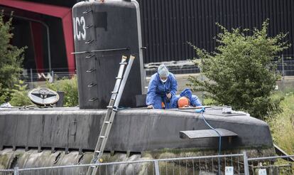 Las autoridades buscan indicios del crimen en el submarino casero de Peter Madsen, en agosto