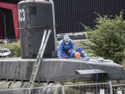 Las autoridades buscan indicios del crimen en el submarino casero de Peter Madsen, en agosto