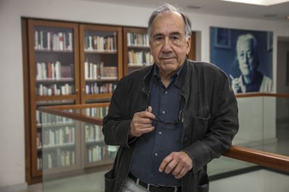 Joan Margarit, en la sede de l&#039;AELC tras recibir el premio.