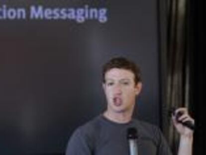 El co fundador de Facebook, Mark Zuckerberg, en la presentación de su nuevo correo electrónico