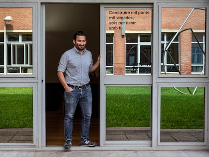 Vicent Marzà, consejero de Educación de la Generalitat valenciana, en la puerta de su despacho.