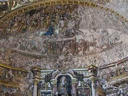 La espectacular capilla de Álvaro de Benavente, del siglo XVI, en la iglesia de Santa María de Medina de Rioseco (Valladolid).