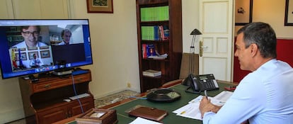 El presidente del Gobierno, Pedro Sánchez, preside, mediante vídeoconferencia, la reunión del Comité de Seguimiento del Coronavirus.