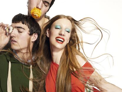 Estampados ‘hippies’ y tejidos satinados, las tendencias para este verano