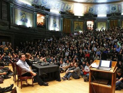 Asamblea de médicos en el Colegio de Médicos de Madrid.