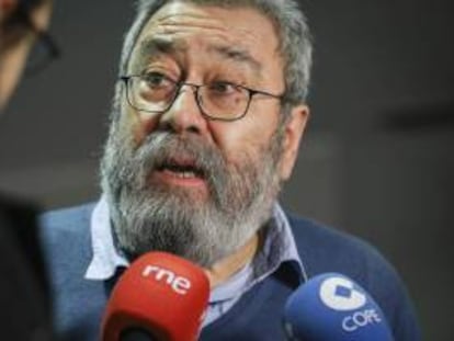 El secretario general de UGT, Cándido Méndez, responde a los periodistas antes de asistir a la reunión del comité de dirección de la Confederación Europea de Sindicatos (CES) que se celebra en Bruselas (Bélgica), hoy.