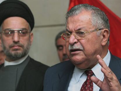 El presidente iraquí, Yalal Talabani, junto al líder chií de la Alianza Iraquí Unida, Abdelaziz al Hakim.