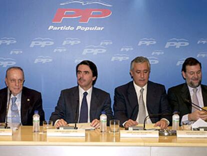 Aznar, en la reunión del Comité Ejecutivo del PP, junto a Fraga, Arenas y Rajoy.