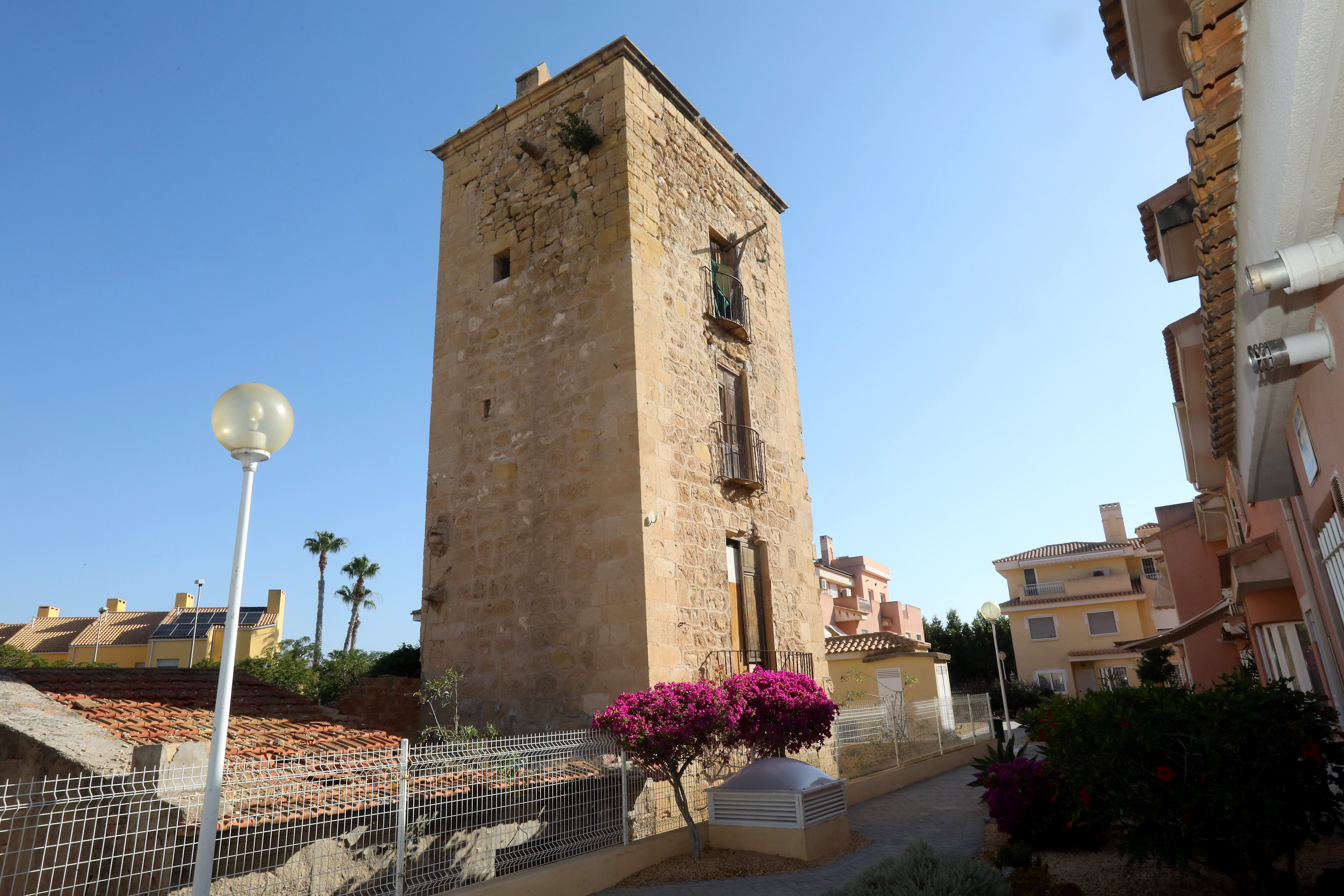 La atalaya medieval antipiratas de la huerta de Alicante se traslada pieza a pieza