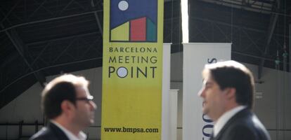 Dos visitantes al Barcelona Meeting Point que se celebra estos días en la ciudad catalana.