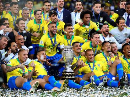 La selección brasileña celebra la victoria en la Copa América 2019.