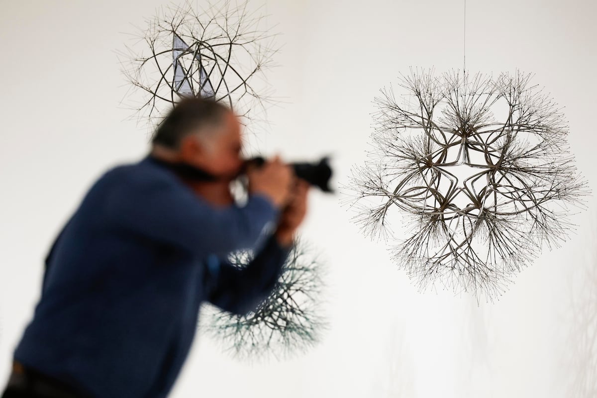 Ruth Asawa llega al Guggenheim: la artista que convirtió en arte las alambradas del campo de internamiento