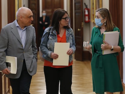 Desde la izquierda, Rafael Simancas, Adriana Lastra y Ana Pastor, a la salida de una reunión de la Junta de Portavoces del Congreso.