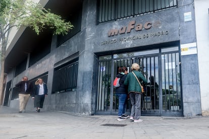 Fachada de un edificio de Muface, en Madrid el 11 de octubre.