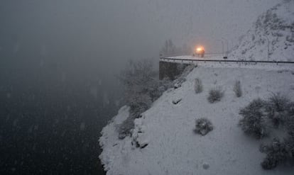 Embalse del Porma, en la provincia de León. Escena tomada en la carretera de Puebla de Lillo a Boñar.