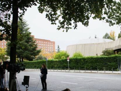 Periodistas frente al Tribunal Constitucional.