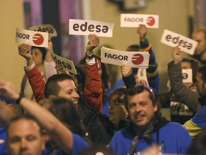 Manifestación de trabajadores de Fagor y Edesa por el cierre de las cooperativas.