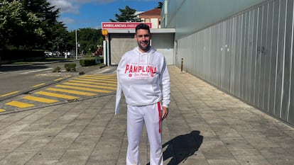 Antonio García de 38 años, el primer herido por asta de toro en los sanfermines 2025, después de haber recibido un puntazo en la axila durante el segundo encierro de la feria.