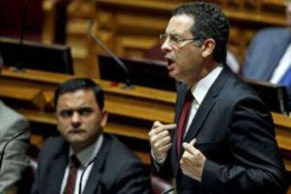 El secretario general del Partido Socialista, Antonio José Seguro, hace una intervención durante el debate quincenal dedicado a temas económicos y sociales en el Parlamento luso. EFE/Archivo