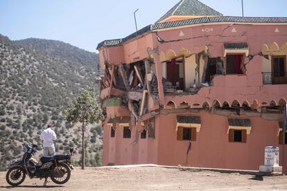 Daños causados es un edificio tras el terremoto en la ciudad de Mulai Brahim. 