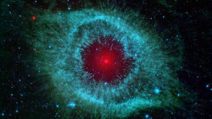 Imagen de la nebulosa Helix captada por el telescopio espacial infrarrojo, Spitzer. 