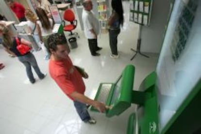 Interior de una oficina de empleo en Andaluc&iacute;a.