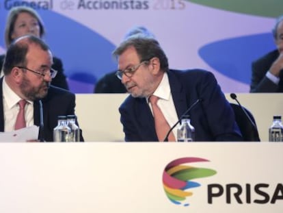 O executivo-chefe José Luis Sainz (à esq.) e Juan Luis Cebrián, presidente do Grupo PRISA.