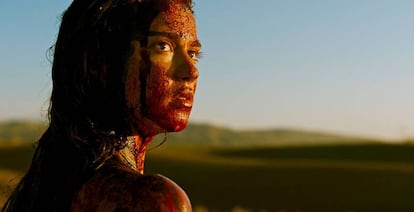 Fotograma de la película 'Revenge', de la francesa Coralie Fargeat y premio a la mejor dirección en Sitges.