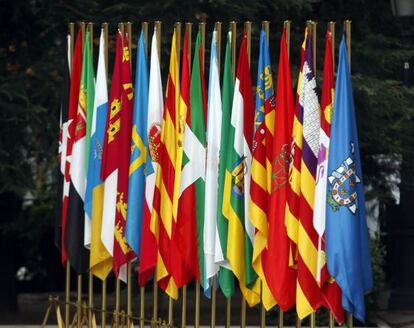 Banderas autonómicas en el Senado.