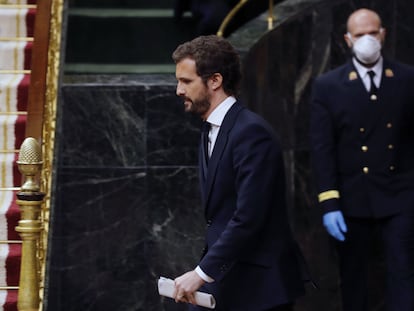 El líder del PP, Pablo Casado, sale de la tribuna tras su intervención durante el pleno del Congreso el pasado miércoles.