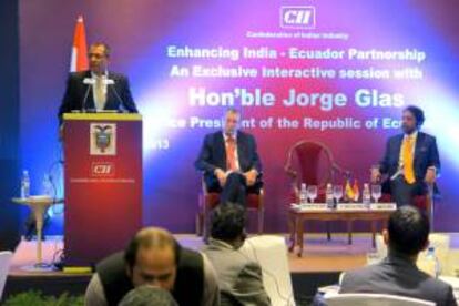 El vicepresidente de Ecuador, Jorge Glas (i), participa en el Quinto Cónclave India Latinoamérica en Nueva Delhi (India).