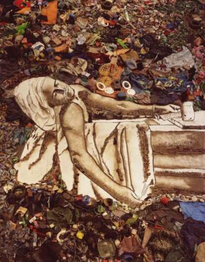 'Marat (Sebastião), from Pictures of Garbage' (2008), de Vik Muniz.