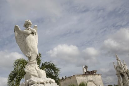 Detalle de una tumba en el cementerio de La Habana.