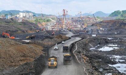 Vista de las obras de ampliación del Canal de Panamá, que arrancaron en 2009.