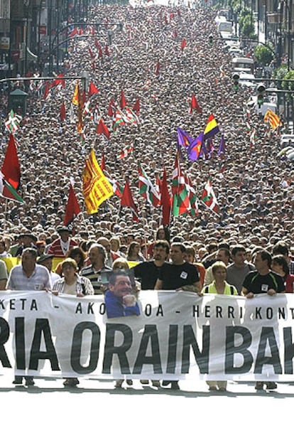 Manifestación a favor de Batasuna en las calles de Bilbao.