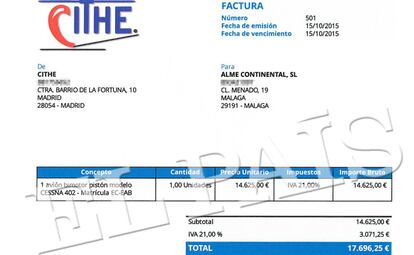 Factura de venta de uno de los aviones aportados posteriormente por la empresa a la universidad.