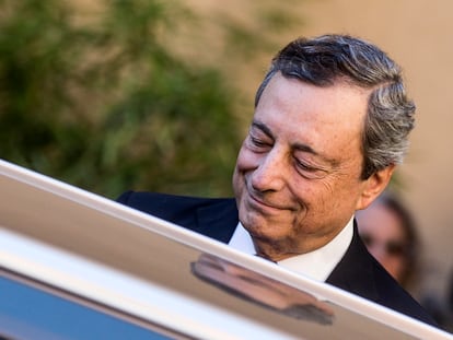 El primer ministro italiano, Mario Draghi, acude el pasado viernes al velatorio de Eugenio Scalfari, fundador del periódico 'La Repubblica'.